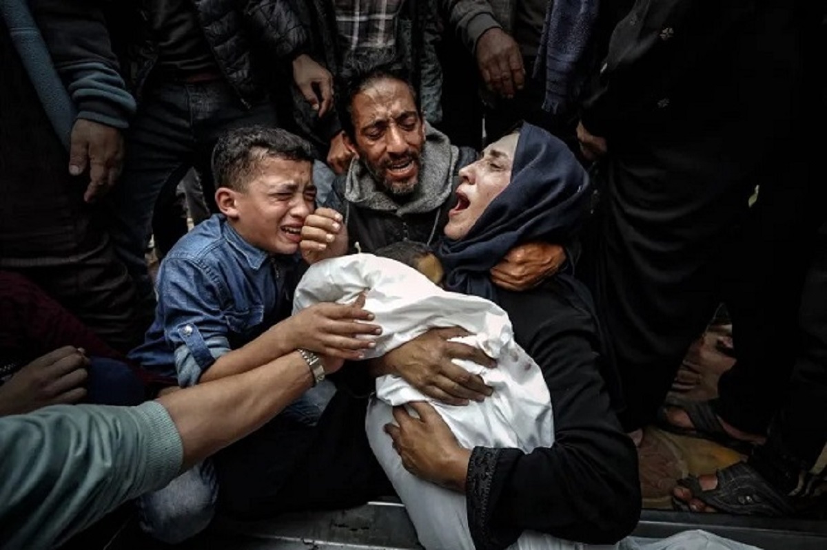 شهيدان و15 إصابة في قصف مدفعية الاحتلال منزلا في مدينة غزة